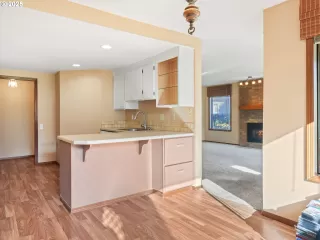 Photo #5: 631118393 Listing