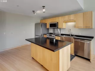 Photo #6: 631328069 Listing