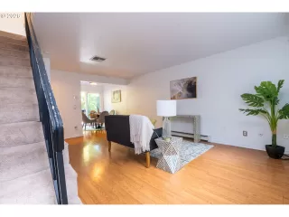 Photo #4: 631418236 Listing 