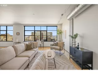 Photo #3: 631917881 Listing