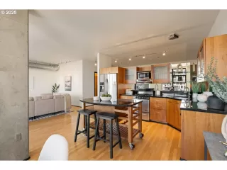 Photo #6: 631917881 Listing