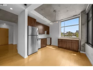 Photo #4: 631981835 Listing 