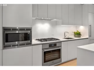 Photo #4: 632083271 Listing 