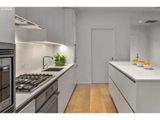 Photo #5: 632083271 Listing 