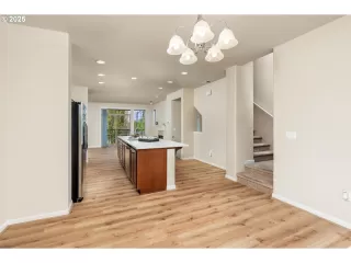 Photo #4: 633250943 Listing