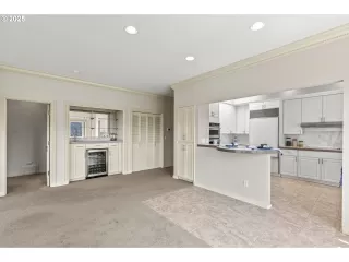Photo #2: 633775943 Listing 