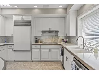 Photo #3: 633775943 Listing 
