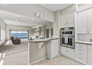 Photo #4: 633775943 Listing 