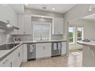 Photo #5: 633775943 Listing 