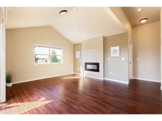 Photo #4: 633892428 Listing 