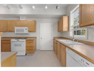 Photo #5: 635327769 Listing 