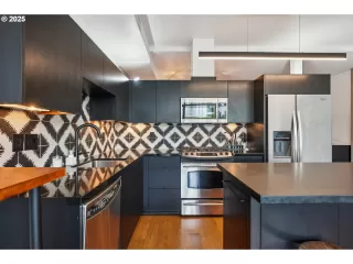 Photo #2: 635688979 Listing 