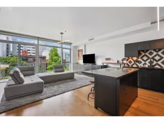 Photo #4: 635688979 Listing 