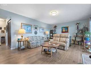 Photo #5: 635747337 Listing 