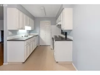 Photo #4: 636048233 Listing 