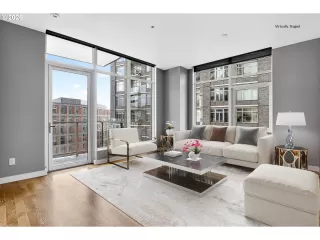 Photo #3: 637328329 Listing 