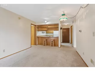 Photo #3: 637549816 Listing 