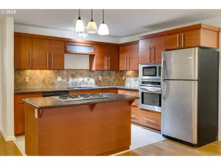 Photo #6: 637684227 Listing 