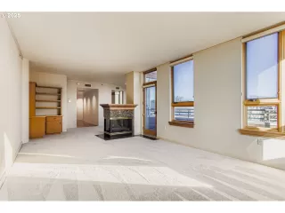 Photo #4: 637722977 Listing