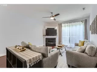 Photo #2: 638085938 Listing