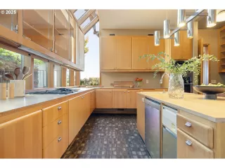 Photo #4: 638331958 Listing