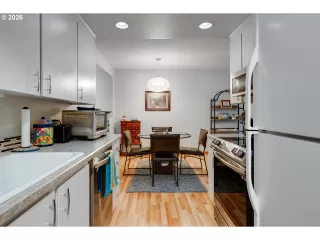 Photo #5: 639408425 Listing 