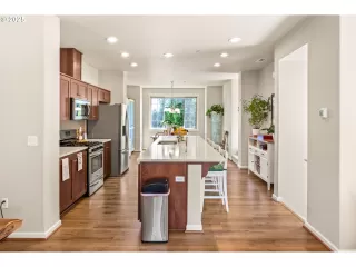 Photo #5: 639861555 Listing 