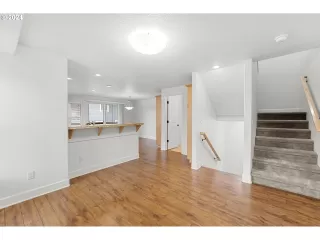 Photo #5: 639880504 Listing