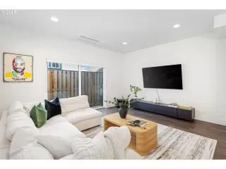 Photo #4: 640264560 Listing 