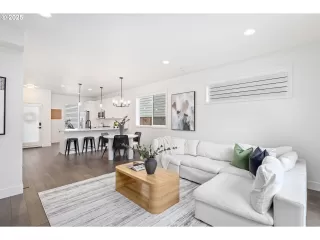 Photo #5: 640264560 Listing 