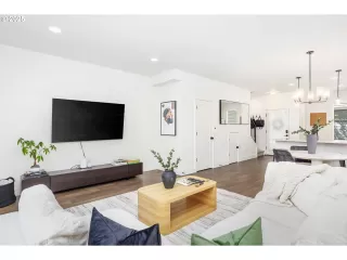 Photo #6: 640264560 Listing 