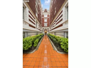 Photo #2: 640583324 Listing 