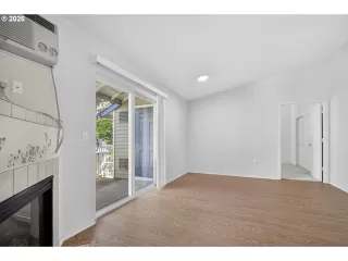 Photo #5: 640787945 Listing