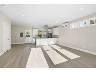 Photo #4: 640809894 Listing
