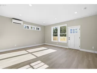 Photo #6: 640809894 Listing