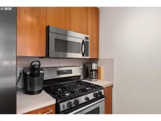 Photo #1: 640930352 Listing