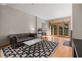 Photo #2: 640930352 Listing