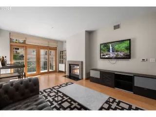 Photo #4: 640930352 Listing