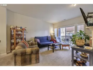 Photo #4: 641077170 Listing