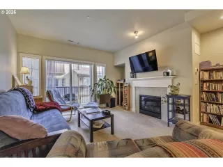 Photo #5: 641077170 Listing