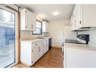 Photo #2: 641339892 Listing 