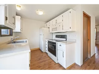 Photo #3: 641339892 Listing 