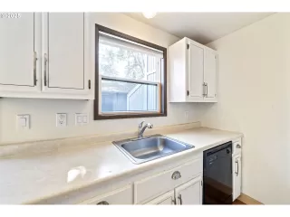 Photo #4: 641339892 Listing 