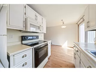 Photo #5: 641339892 Listing 