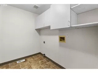 Photo #3: 641512179 Listing