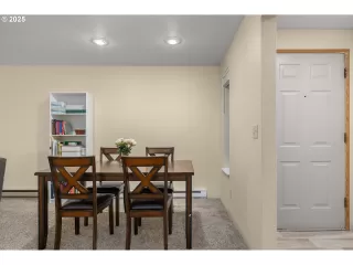 Photo #5: 641551081 Listing