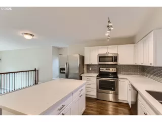 Photo #1: 641748348 Listing 