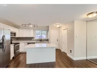 Photo #5: 641748348 Listing 