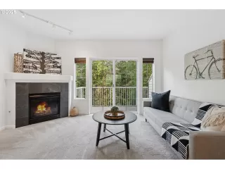 Photo #6: 641801012 Listing 