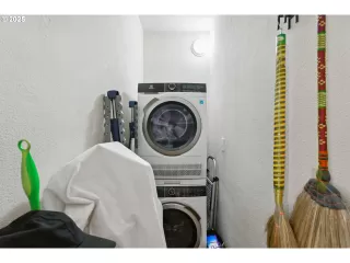 Photo #4: 641858759 Listing 